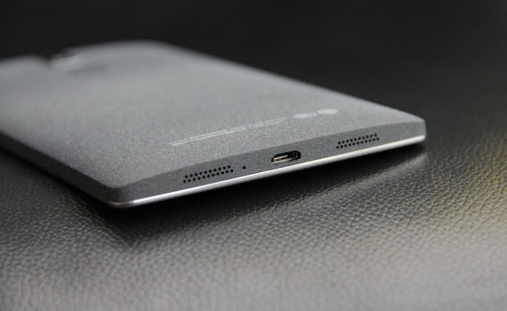 oneplus_one_bottom.jpg
