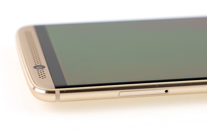 zte_axon_7_left_side.jpg