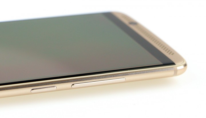 zte_axon_7_right_side.jpg