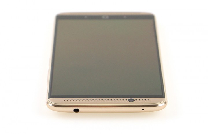 zte_axon_7_top.jpg