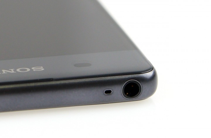 sonyxperiaxa_top.jpg