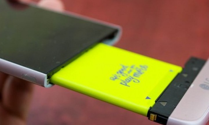 lg-g5-review-removable-battery-650-80.jpg