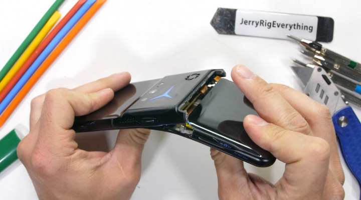 legiondualphone2-11.jpg