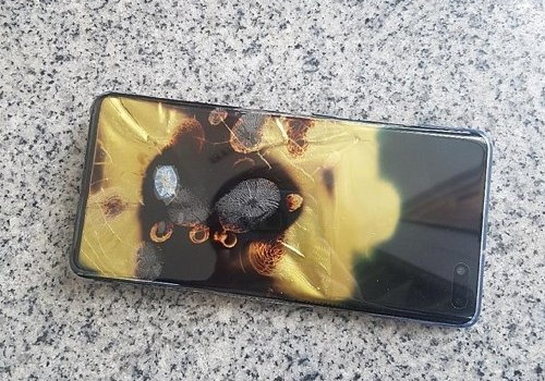 Galaxy S10 5G загорелся и уничтожил сам себя