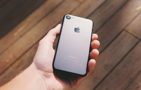 iPhone 9 уже собирается на заводах, а iPhone 12 отложен