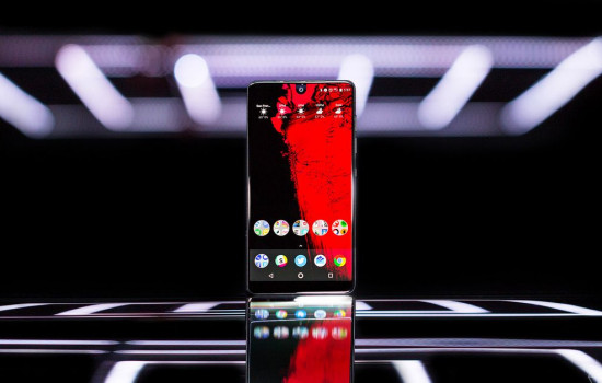 Essential готовит «умный» смартфон, отвечающий на сообщения и звонки
