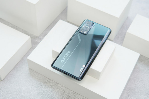 ZTE Axon 30 представлен официально: новая подэкраннная камера, мощный процессор
