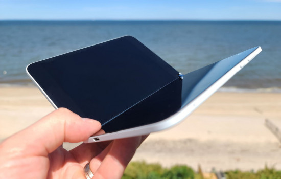 Распаковка Surface Duo: Android, два экрана, металлический корпус и режим ноутбука 