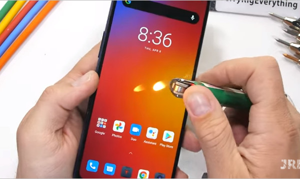Lenovo Legion Dual Phone 2 с треском (буквально) провалил тест на сгибание. Видео